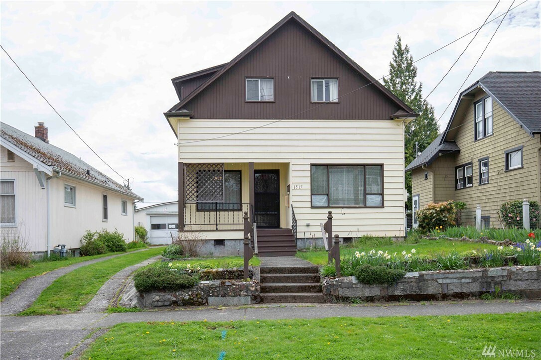 Property Photo:  1517 7th St  WA 98337 