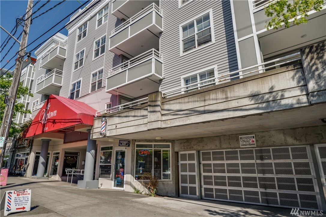 Property Photo: 520 2nd Ave W 105 WA 98119
