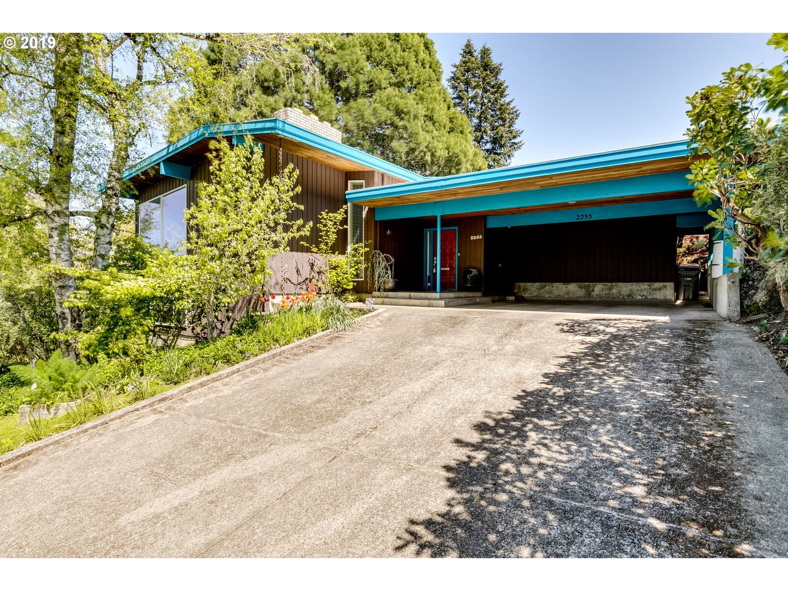 Property Photo: 2255 Lincoln St OR 97405