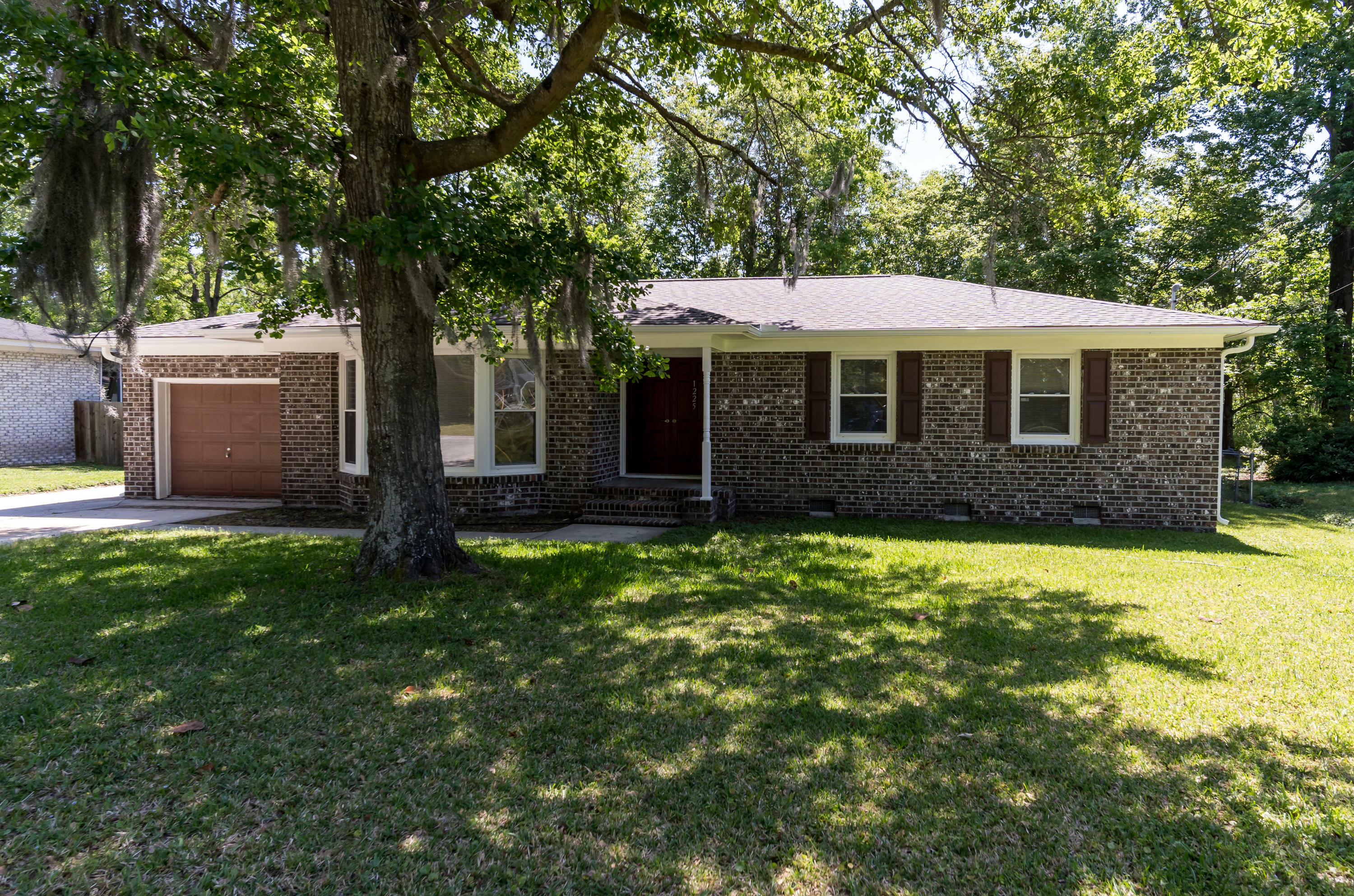 Property Photo: 1225 Redeemer Drive SC 29410