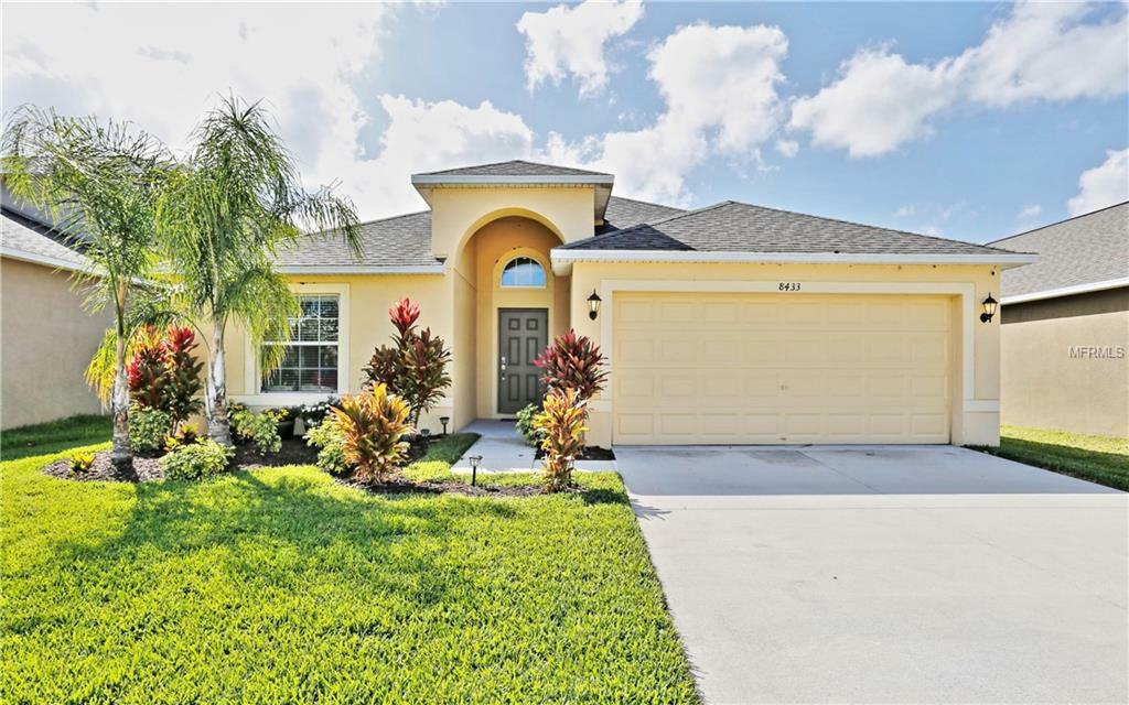 Property Photo:  8433 Hunters Fork Loop  FL 33573 