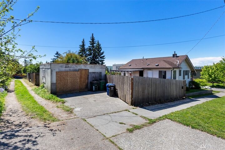 Property Photo:  5102 13th Ave S  WA 98108 