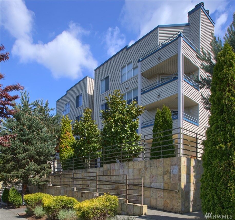 Property Photo: 6970 California Ave SW B202 WA 98136