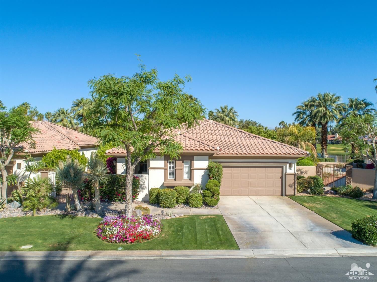 Property Photo:  8 Wimbledon Circle  CA 92270 