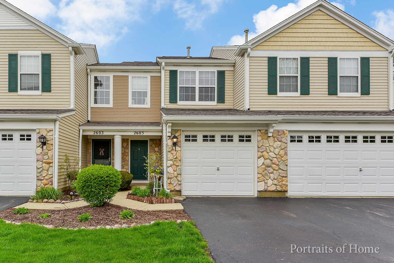 Property Photo: 2605 Oak Tree Lane IL 60586