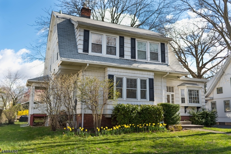 Property Photo:  13 Oakland Rd  NJ 07040 