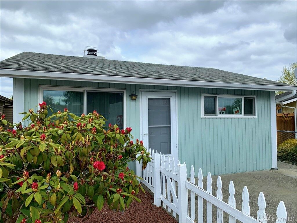 Property Photo:  5211 101st Place NE  WA 98270 