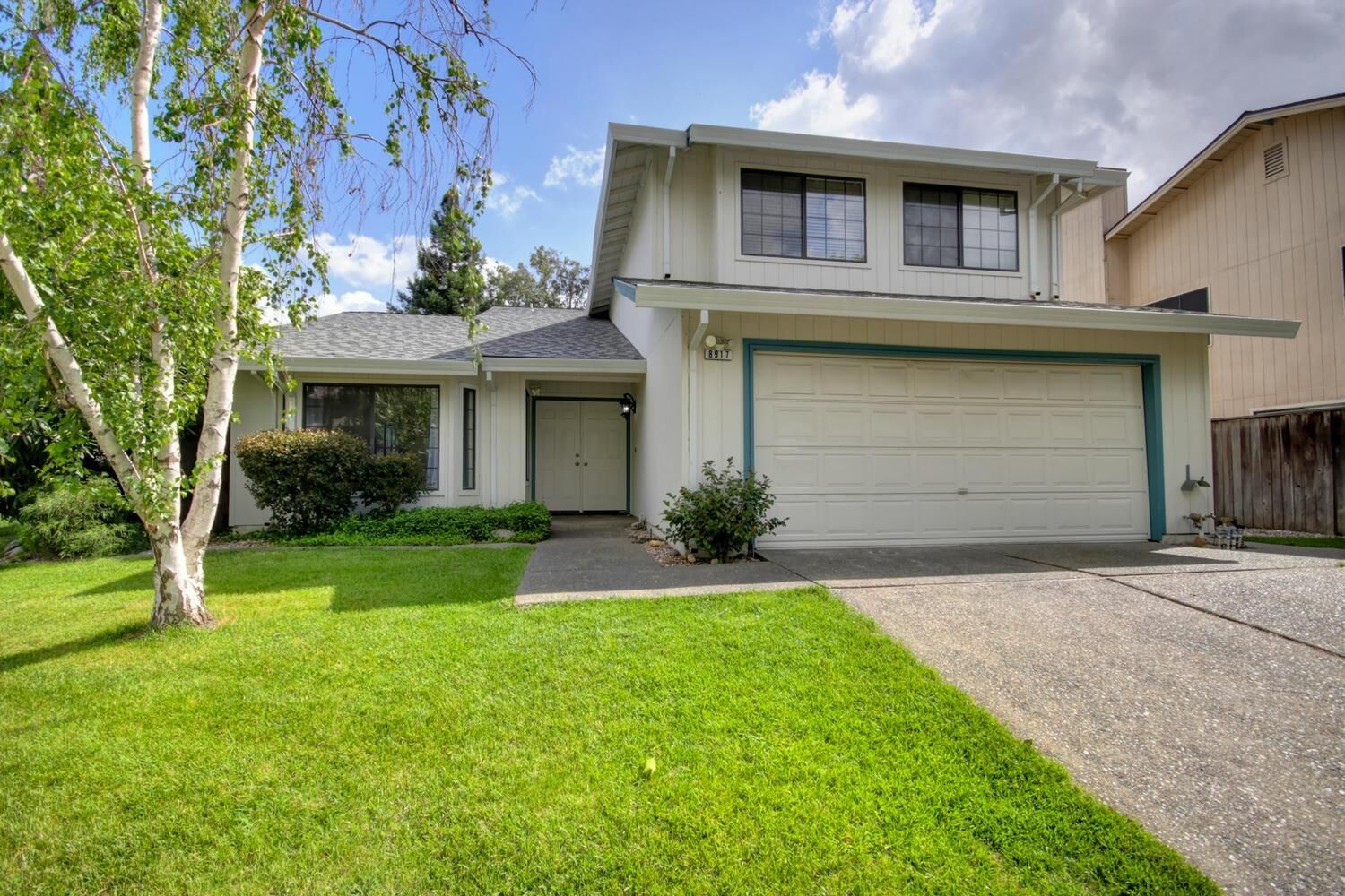 Property Photo:  8917 Liscarney Way  CA 95828 