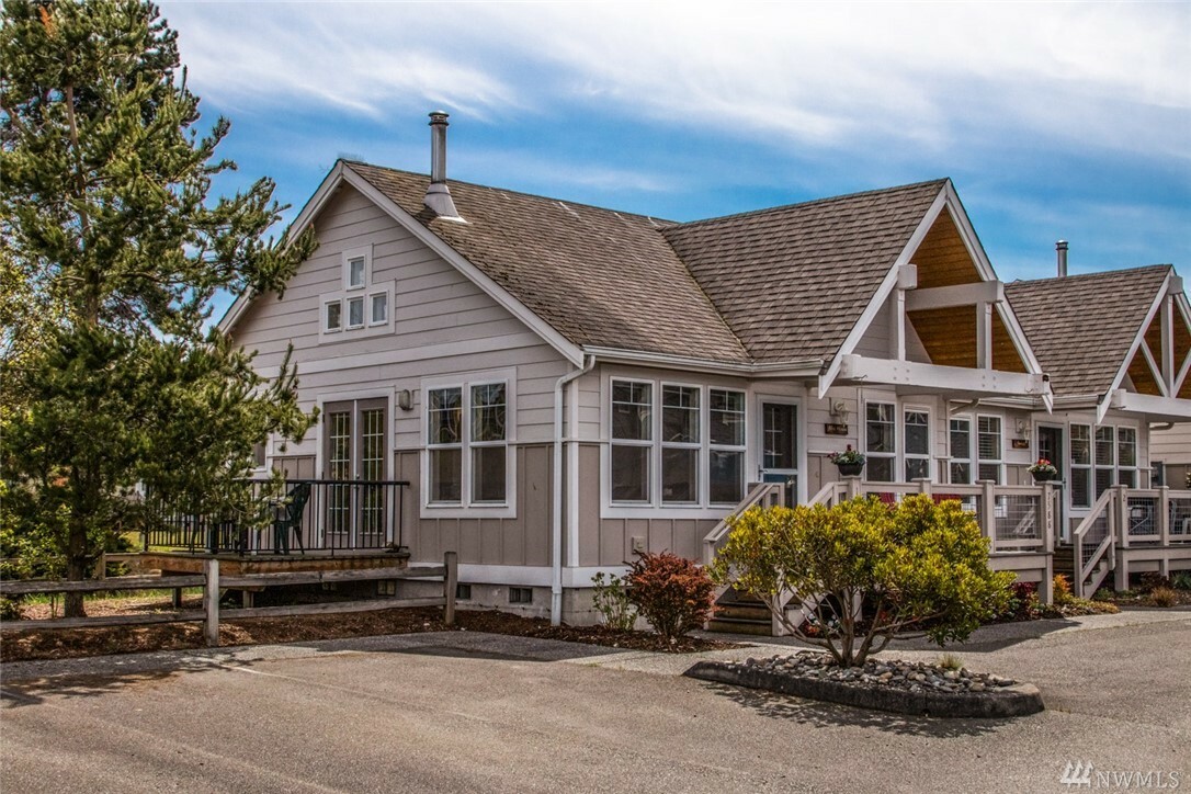 Property Photo:  7588 Birch Bay Dr 1  WA 98230 