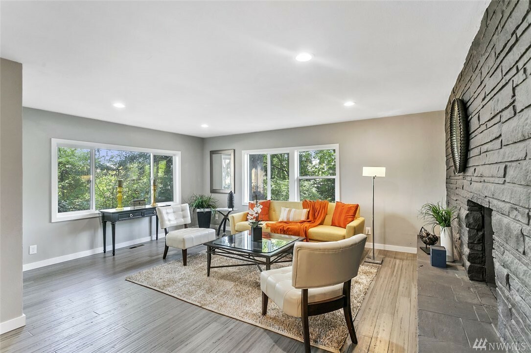 Property Photo: 3945 S Elmgrove St WA 98118