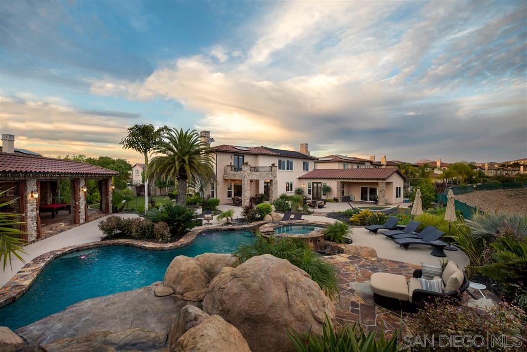 Property Photo:  15545 Via La Ventana  CA 92131 