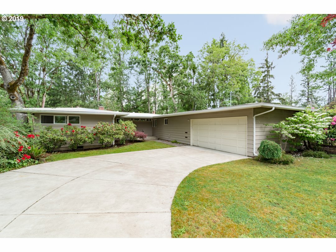 Property Photo: 191 W 36th Ave OR 97405