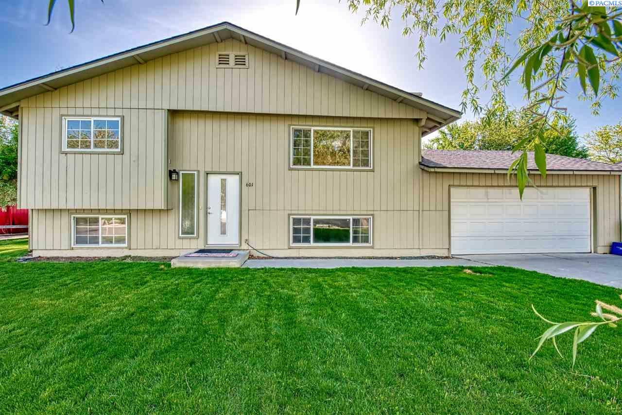 Property Photo:  601 S Buchanan  WA 99336 