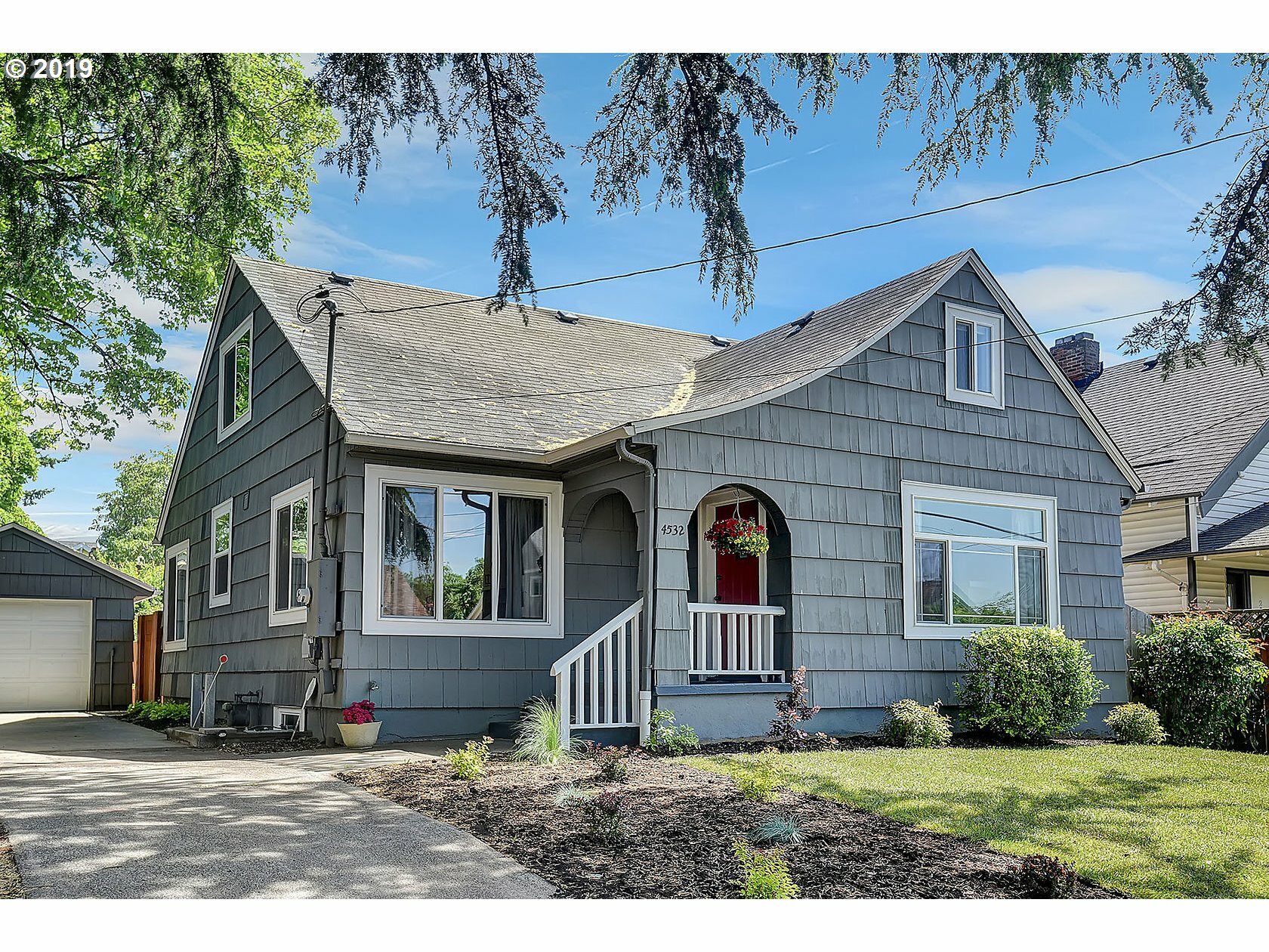 Property Photo: 4532 NE Mallory Ave OR 97211