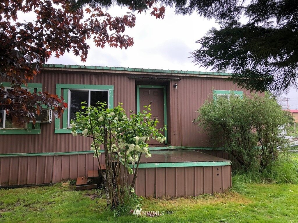 Property Photo: 507 6th Street WA 98593