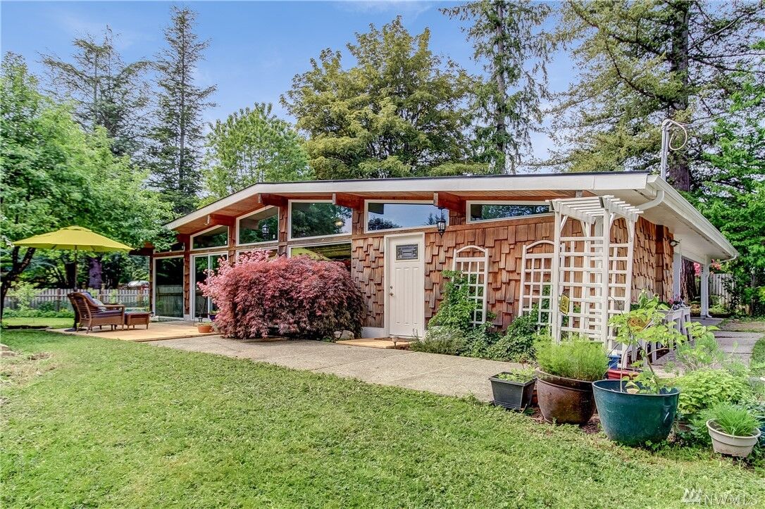 Property Photo: 7671 Harding Place SE WA 98065