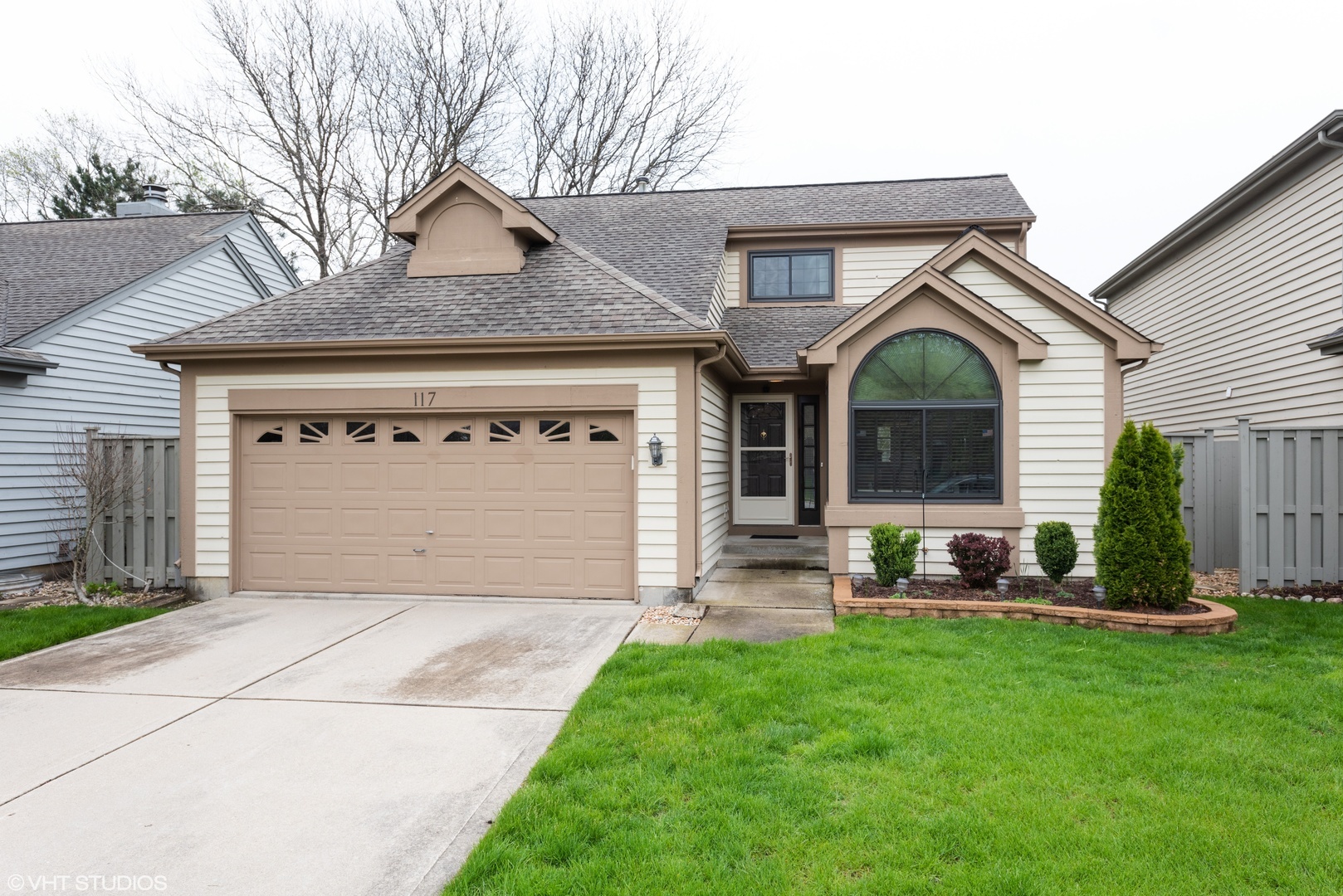 Property Photo: 117 Seneca Trail IL 60108