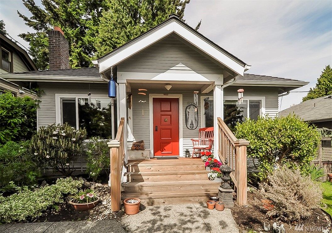 Property Photo:  2915 Warren Ave N  WA 98109 