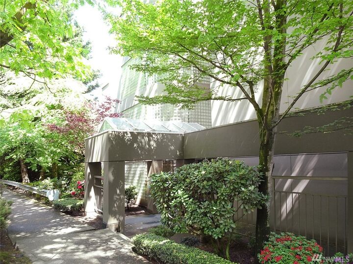 Property Photo: 1768 Aurora Ave N 302 WA 98109