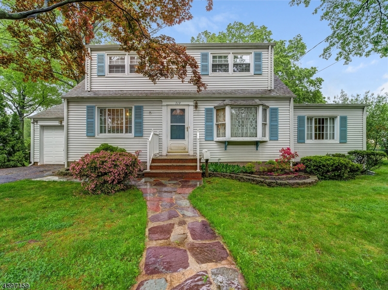 Property Photo:  719 Walnut Ave  NJ 07016 