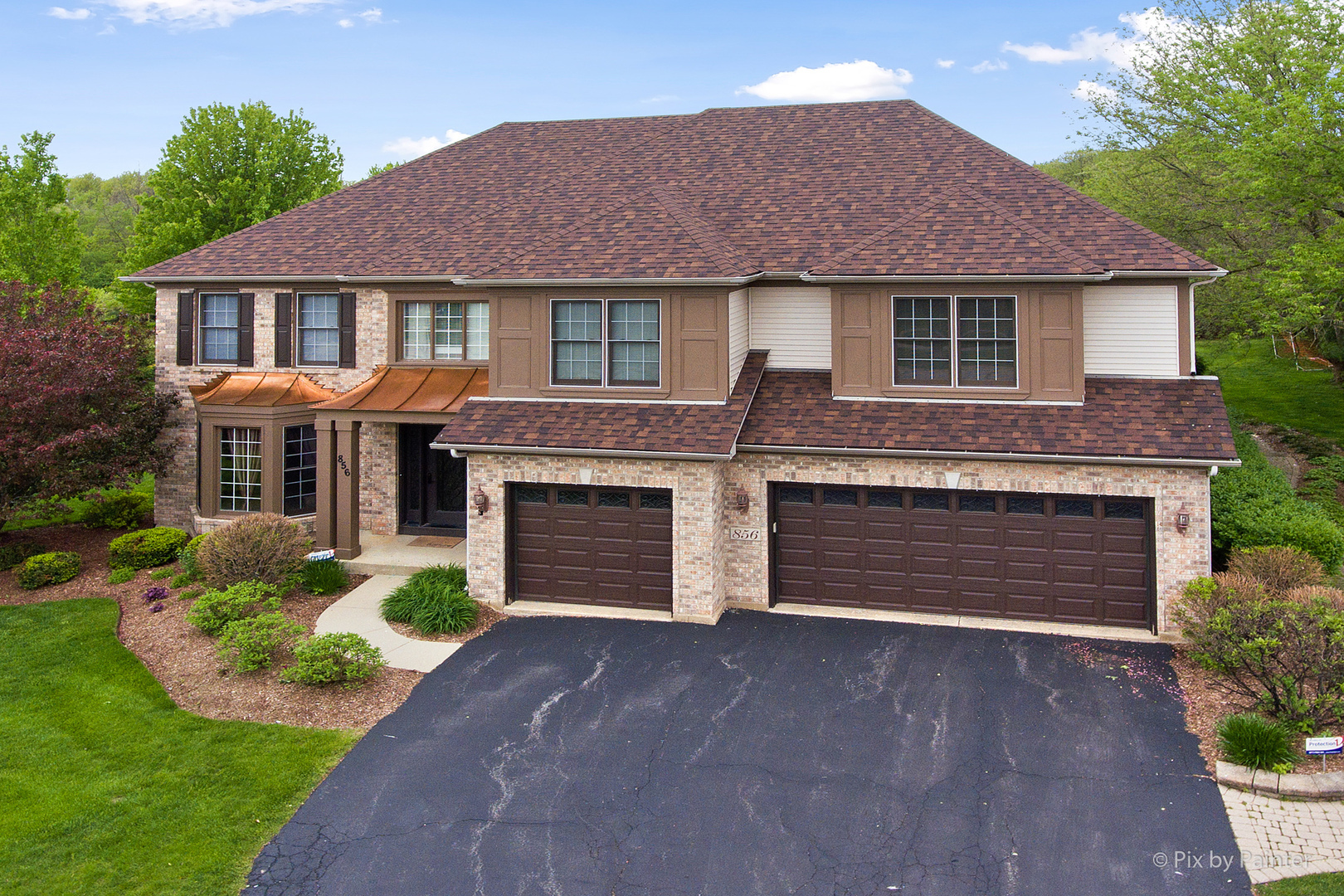 Property Photo: 856 Tipperary Street IL 60136
