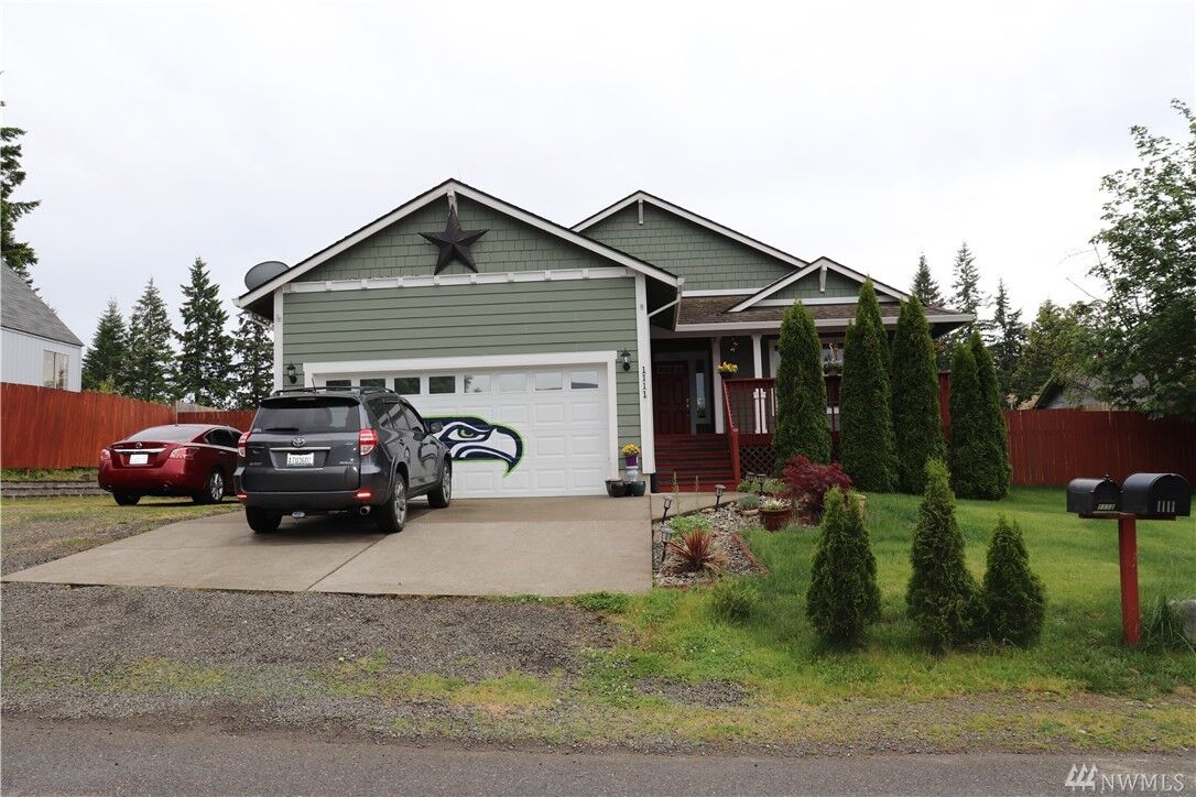 Property Photo:  1111 Dickinson Ave  WA 98584