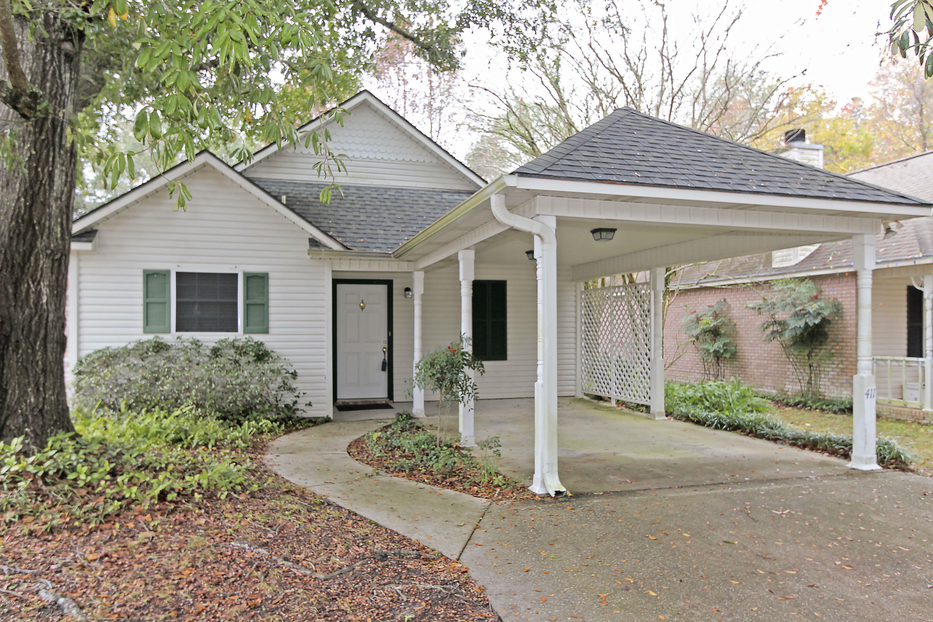 Property Photo: 411 Magazine Circle MS 39507