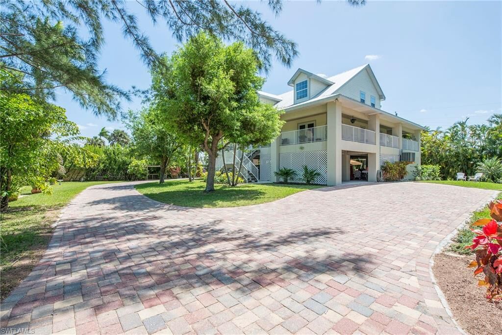 Property Photo:  2072 Mills Ln  FL 34112 