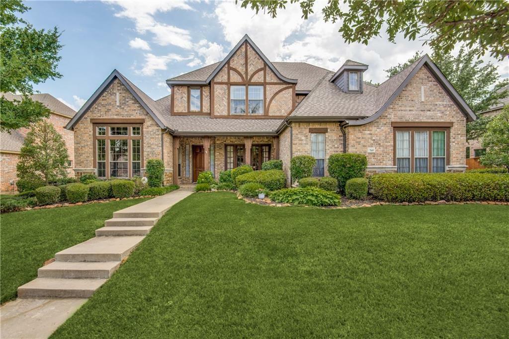 Property Photo: 760 Lark Street TX 76226