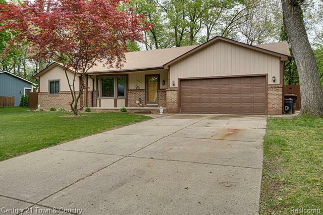 Property Photo:  3174 Kenicott Drive  MI 48390 