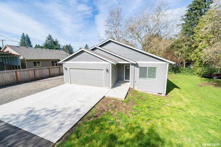 679 W High St  Stayton OR 97383-1658 photo