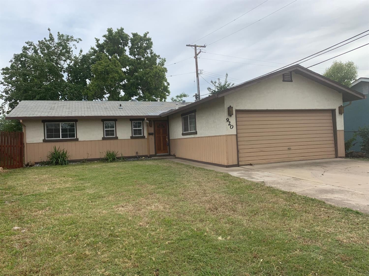 Property Photo: 920 Hollingsworth Court CA 95648