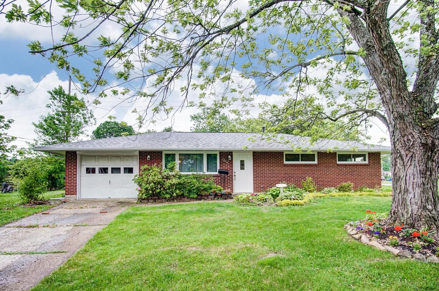 Property Photo: 1644 Haft Drive OH 43068