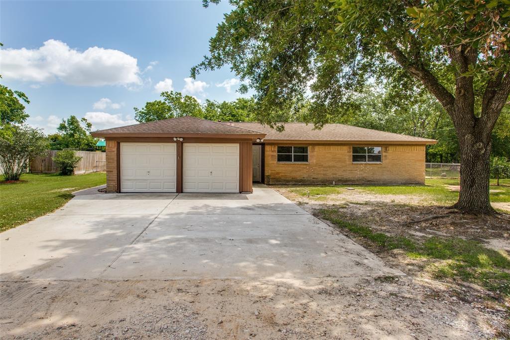 Property Photo: 3111 County Road 890 TX 77511
