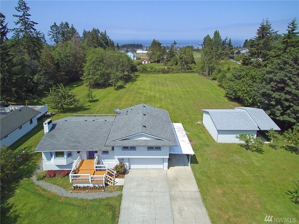 Property Photo: 1011 E Grant Ave WA 98362