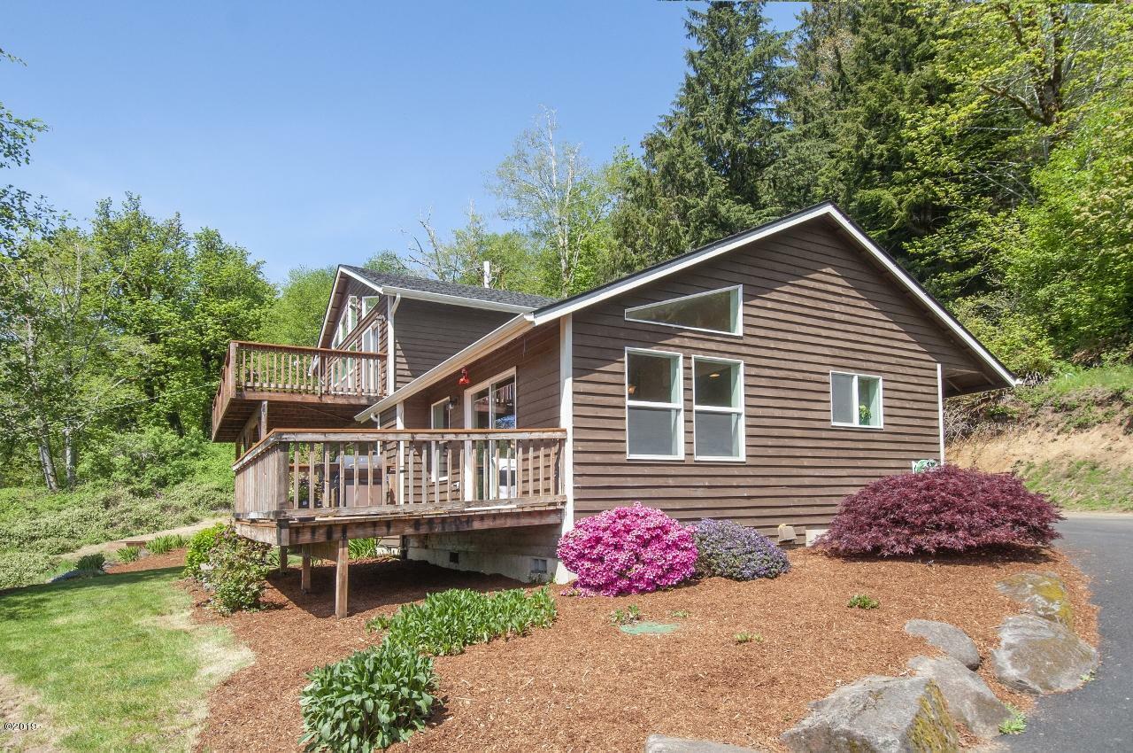 Property Photo: 415 N Maple Drive OR 97368