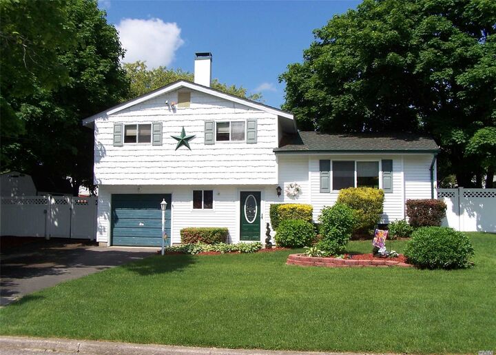 3002 Acorn Avenue  Medford NY 11763 photo