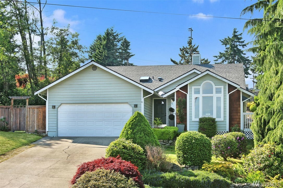 Property Photo:  3302 Nassau Ave NE  WA 98422 