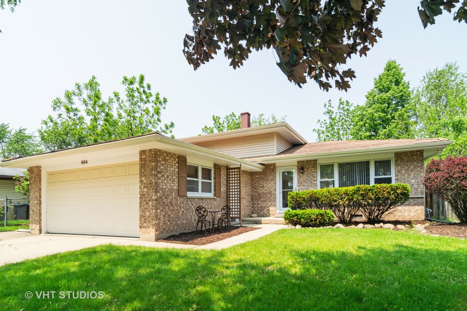 Property Photo:  664 Juniper Lane  IL 60103 