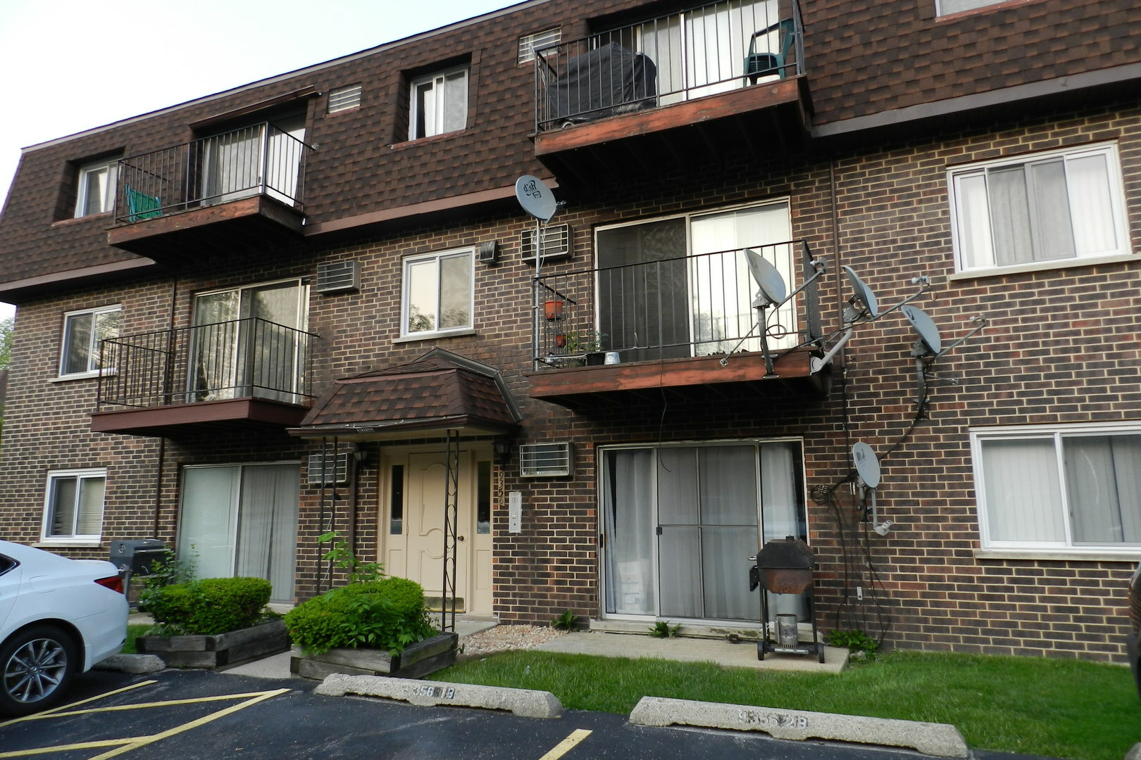 Property Photo: 9356 Golf Road 3A IL 60016