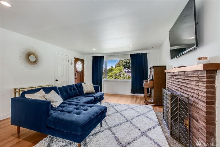 Property Photo: 2141 N 137th St WA 98133