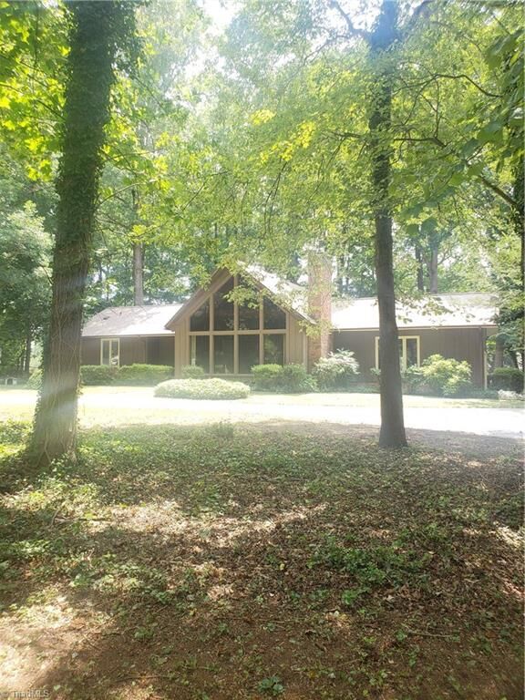 Property Photo: 4607 Ramblewood Drive NC 27406