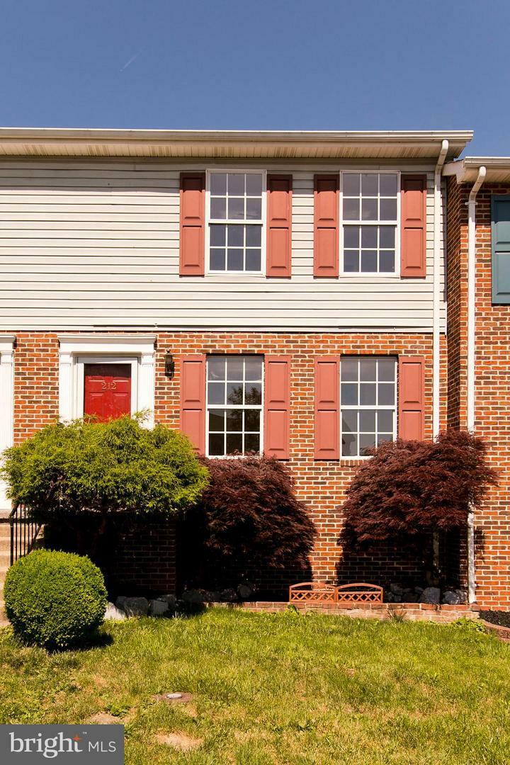 Property Photo:  212 Parkside Drive  VA 22602 