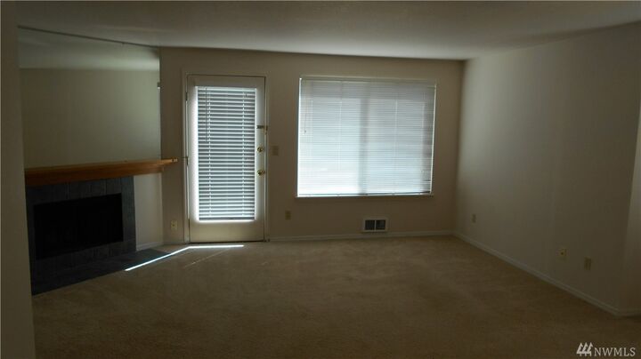 Property Photo: 813 S 310th Place WA 98003