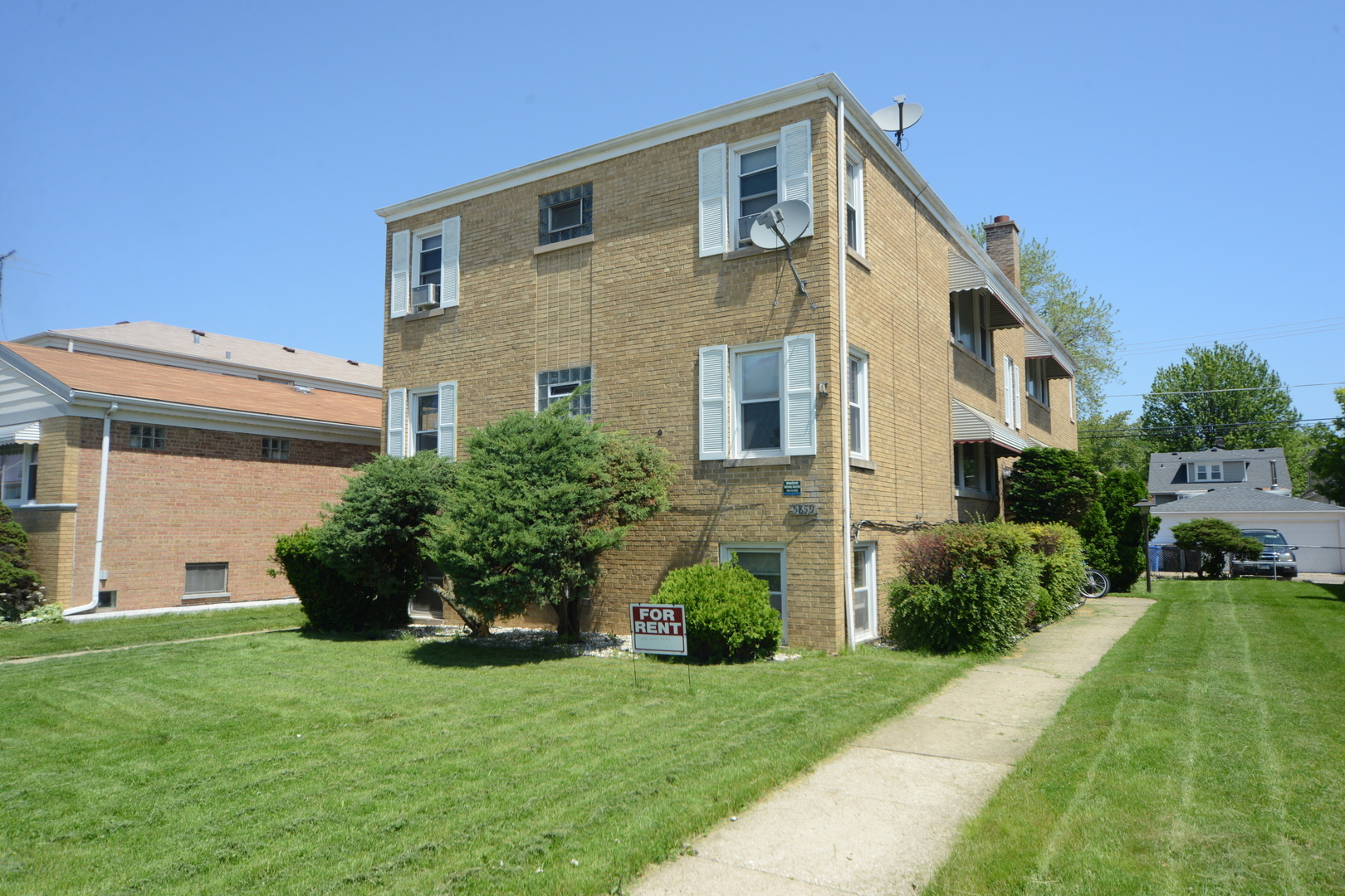 Property Photo: 5859 North Elston Avenue F1 IL 60646