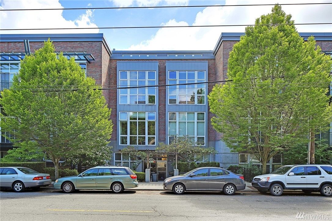 Property Photo:  1812 19th Ave 114  WA 98122 