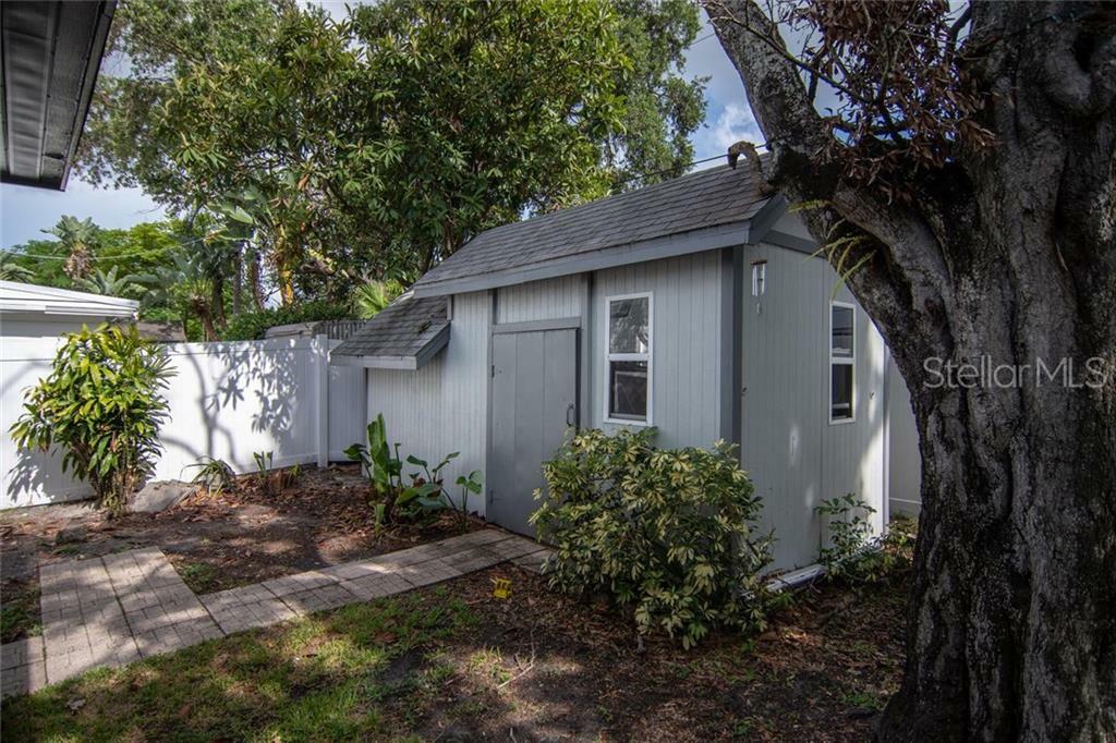 Property Photo:  86 Huron Avenue  FL 33606 