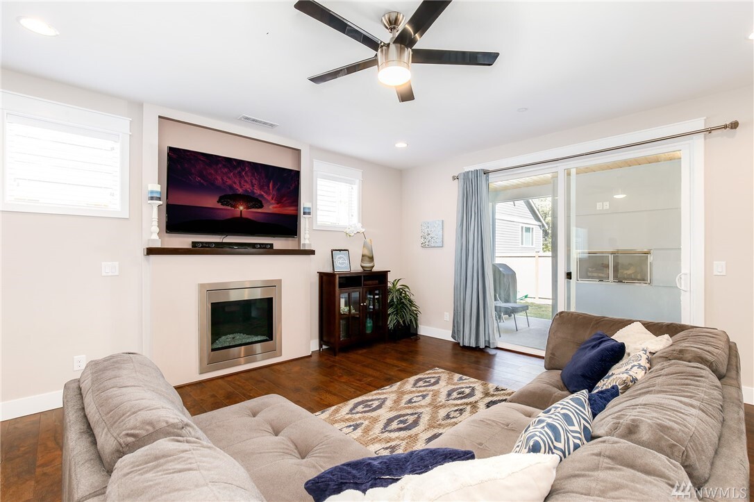 Property Photo: 27016 230th Place SE WA 98038