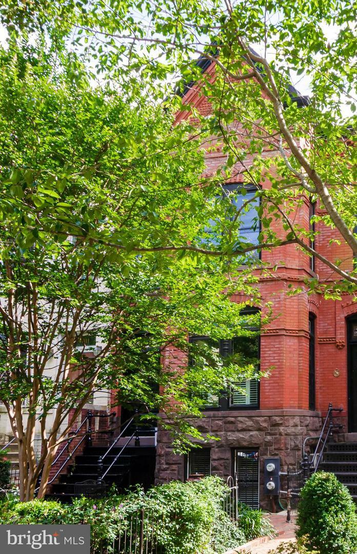 Property Photo: 1009 Massachusetts Avenue NE DC 20002