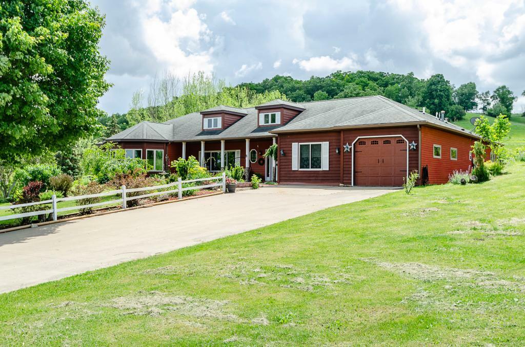 Property Photo: 50800 165th Avenue MN 55963